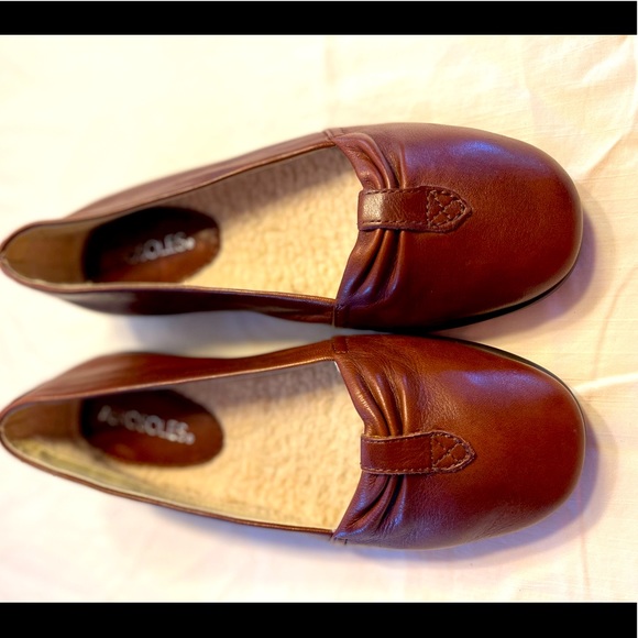 Aerosoles Special Edition fleece lined comfort flats. Brown leather size 5.5 - Picture 2 of 12